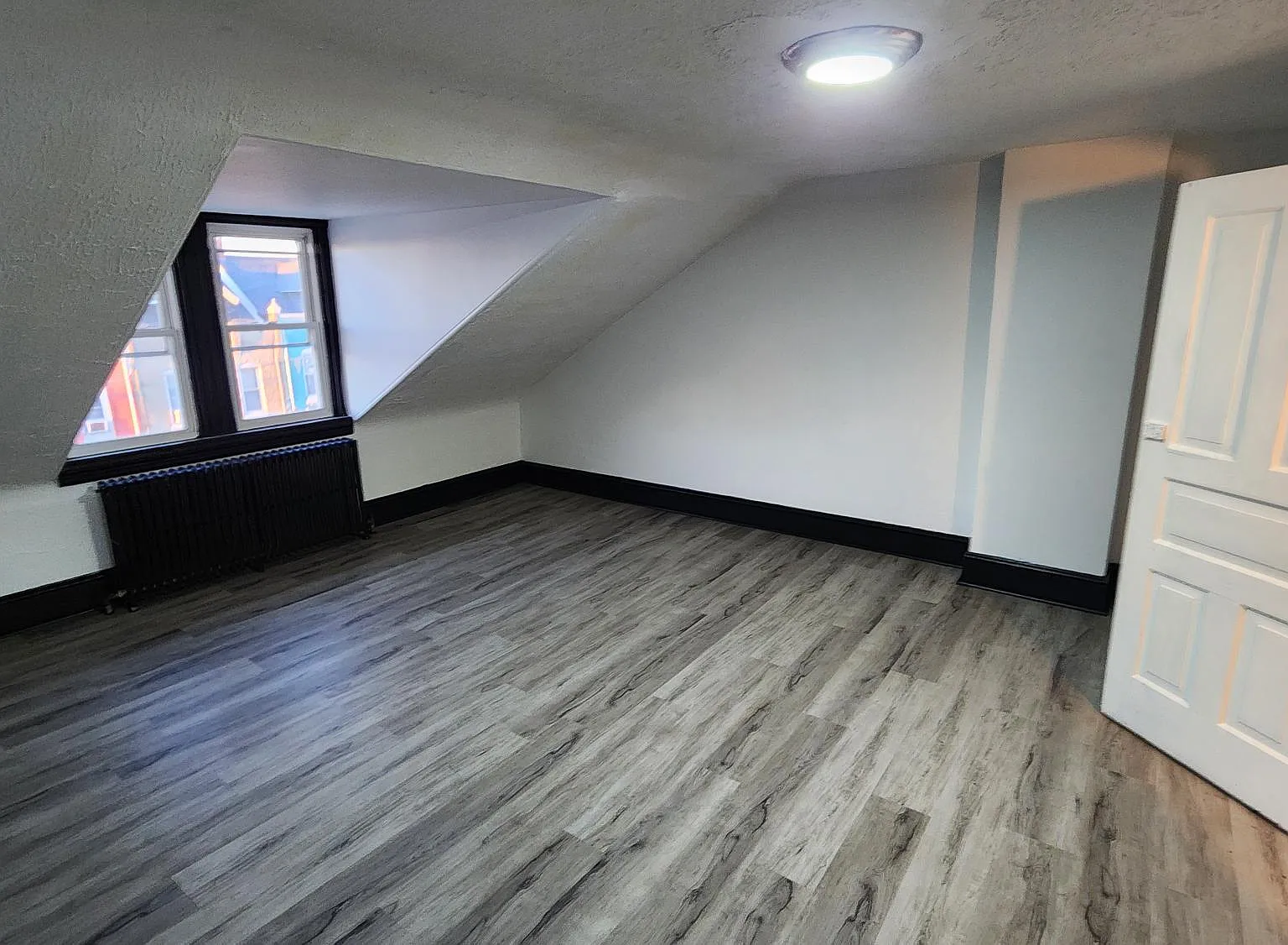 3 bed, 1000 sqft, $1,275 — Photo 2