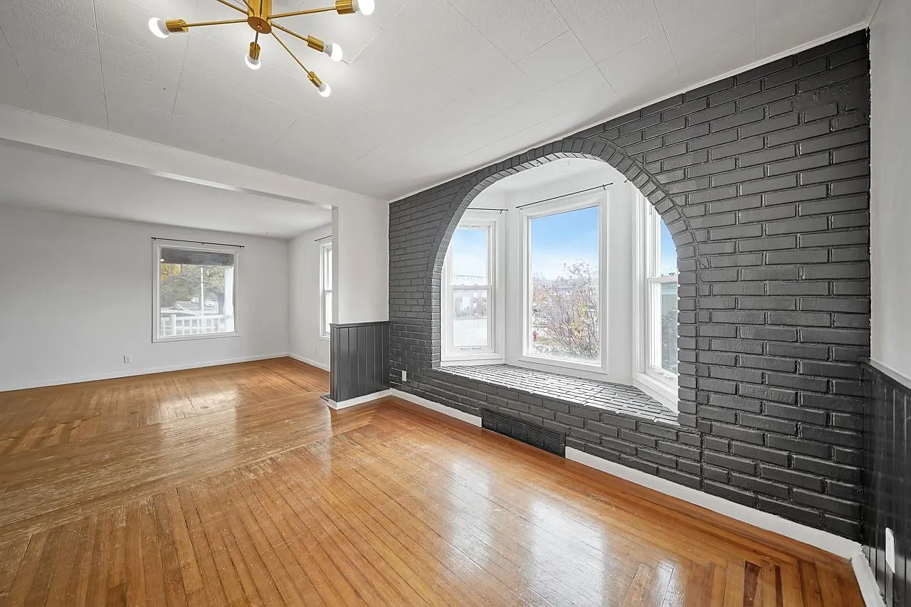 6 bed, 2677 sqft, $2,999 — Photo 4