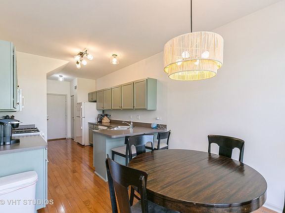 3rd image of 2705 Foxwood Dr