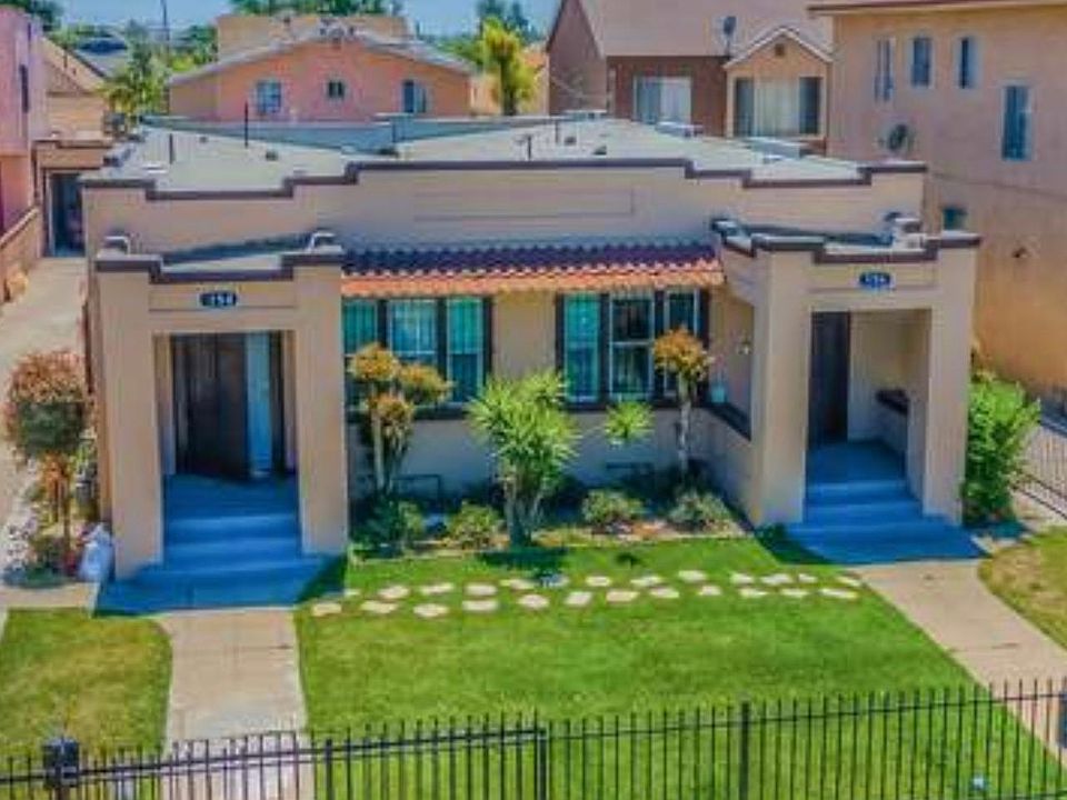 Older aerial shot of duplex