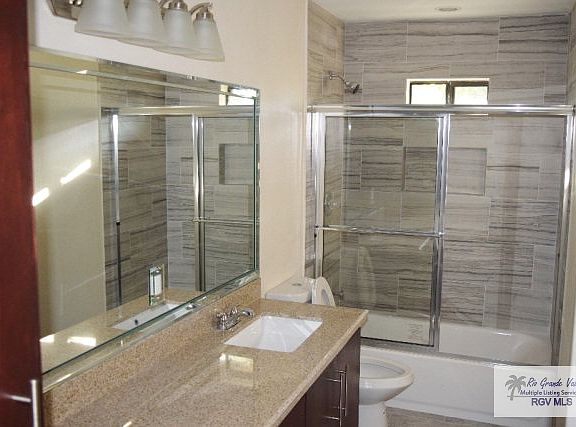 5th image of 3503 Queensway Dr