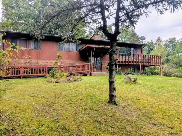 4050 E Hunters Creek Rd, Metamora, MI 48455