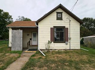 822 S 8th St, Monmouth, IL 61462