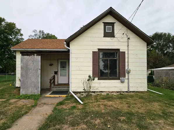 822 S 8th St, Monmouth, IL 61462