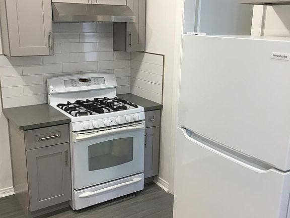 2nd image of 716 Portola Ave