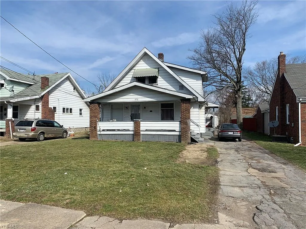 576 Palmer Ave photo 1