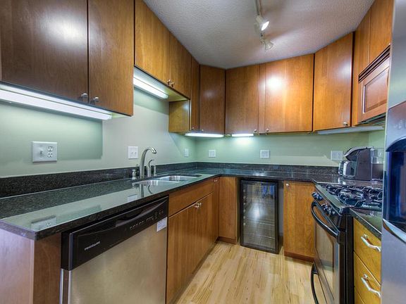 5th image of 2800 W 44th St Unit 307