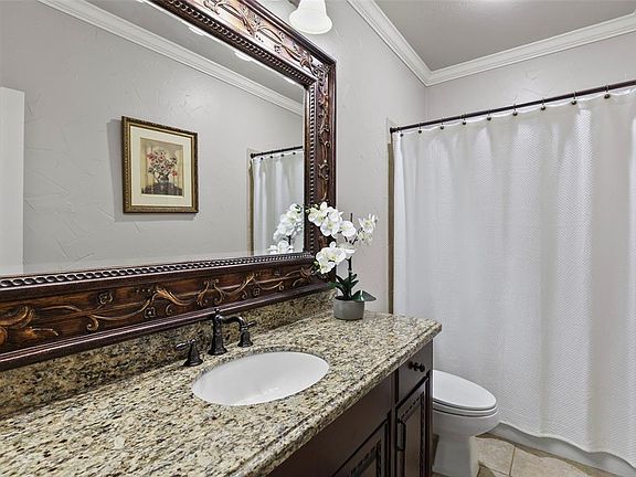 3rd image of 303 Pecan Hollow Dr