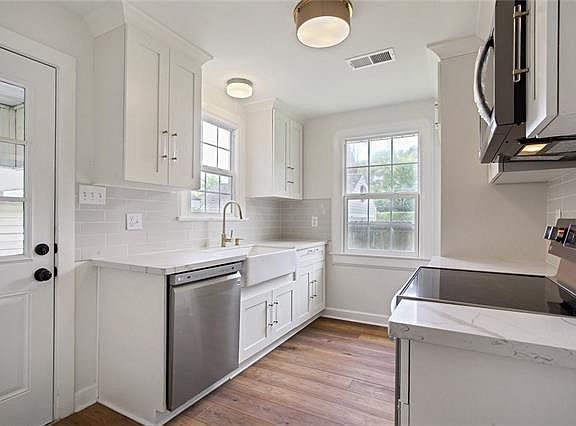 5th image of 915 Highland Ave