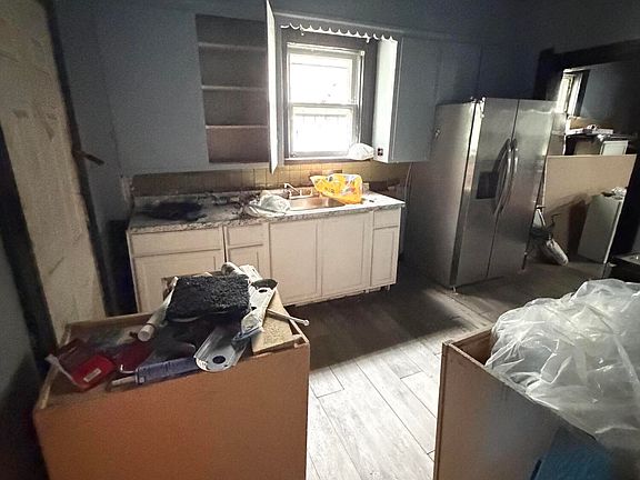 4th image of 2345 Rosedale Ave