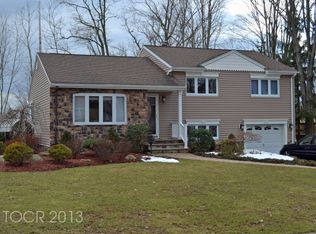 132 Morningside Rd, Paramus, NJ 07652