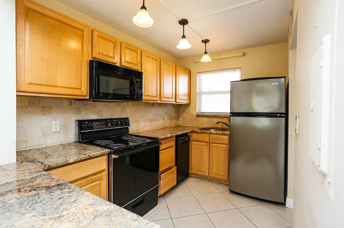 Building Photo - 160 Turtle Lake Ct #111