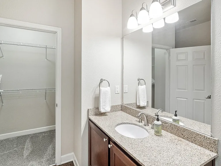 Faulkner Flats Apartment Homes — Photo 14