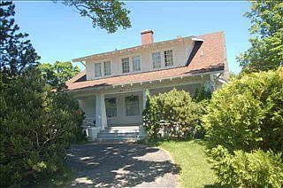 1st image of 402 Burns St