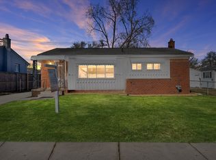 1087 N Stephen Ave, Clawson, MI 48017