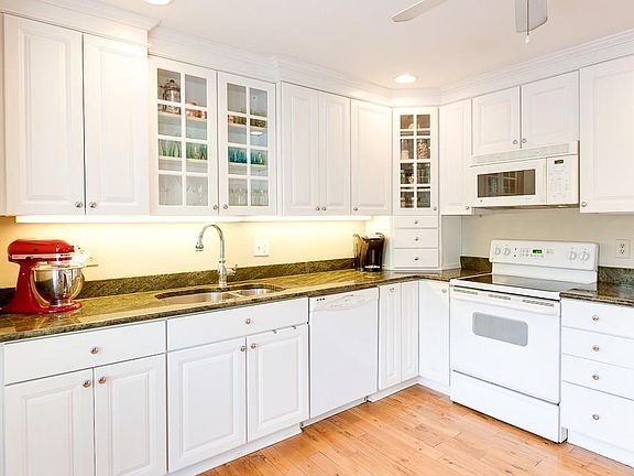 5th image of 517 Salem Woods Dr SE