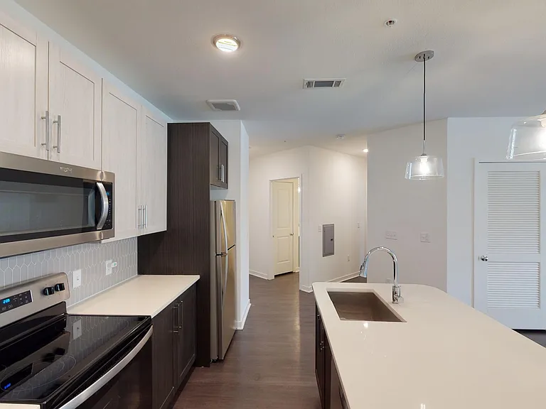 Essex Luxe Apartments — Photo 47