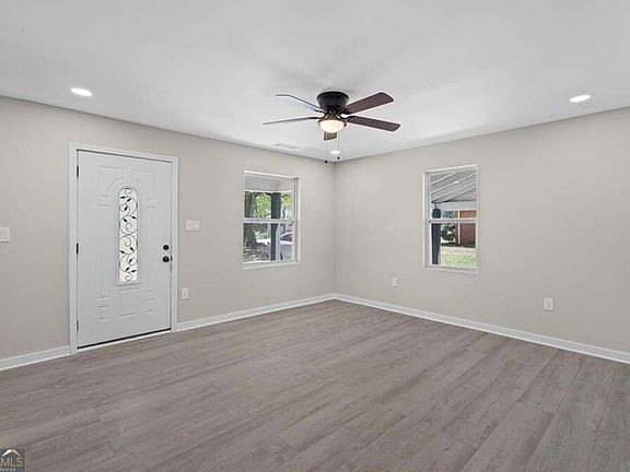 2nd image of 131 Watson St