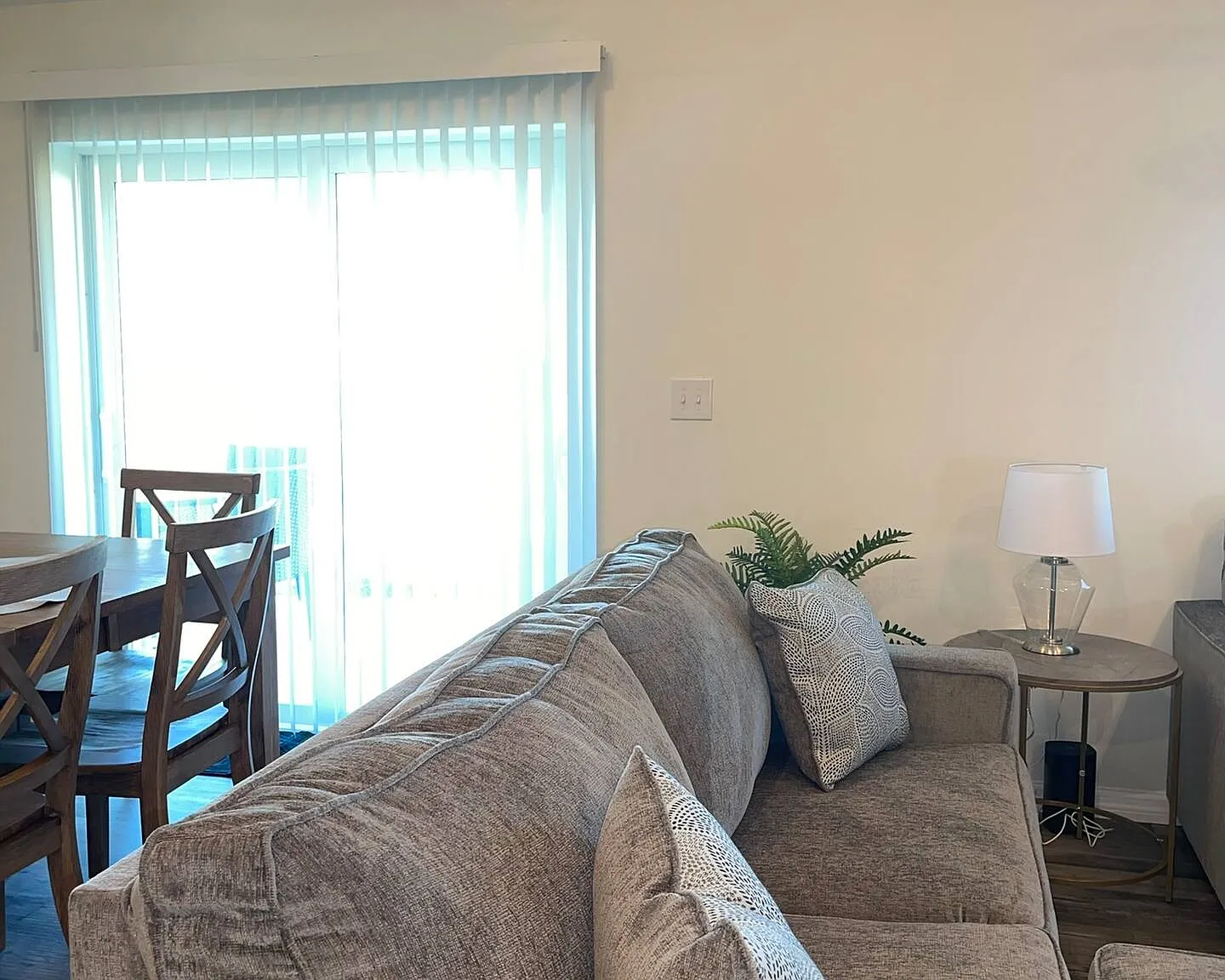 4 bed, 1665 sqft, $3,200 — Photo 2