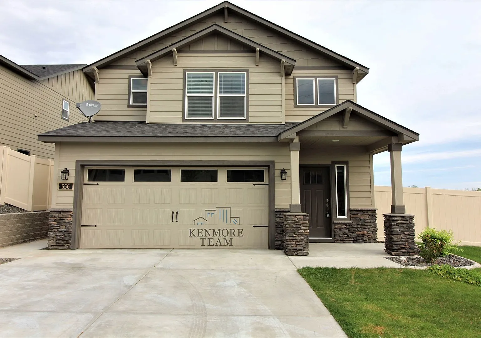 3 Bedroom, 2.5 Bath Home in South Richland — Photo 1