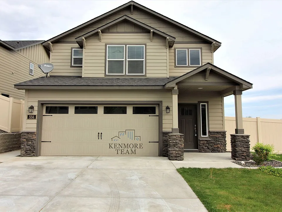 556 Roslyn Ct