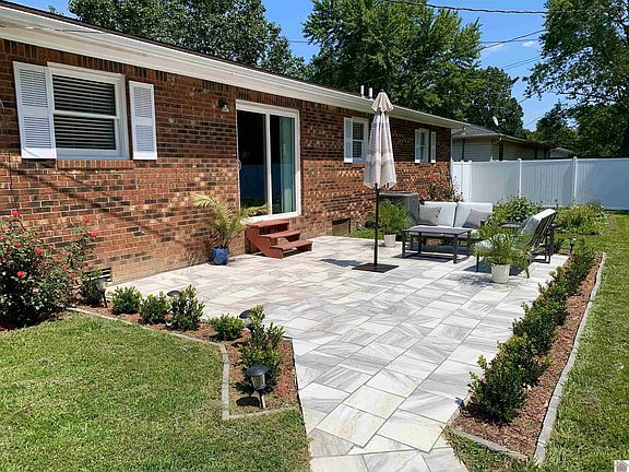 3rd image of 2065 Knob Hill Dr