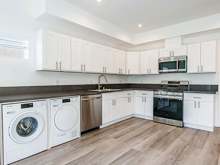 3015 Alsace Ave — Photo 77