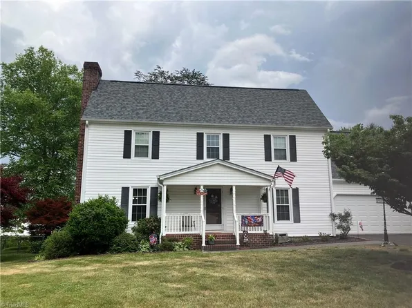 1694 Woodbury Ln, Mount Airy, NC 27030