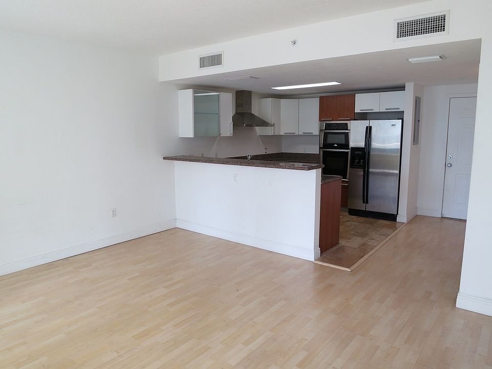 1st image of 170 SE 14th St #14S