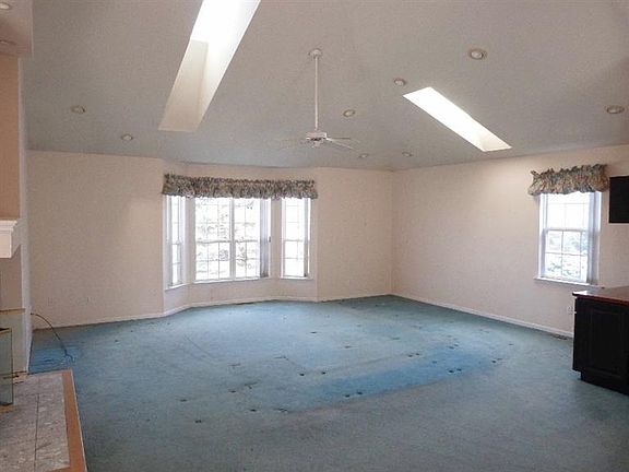 4th image of 117 Hickory Ln