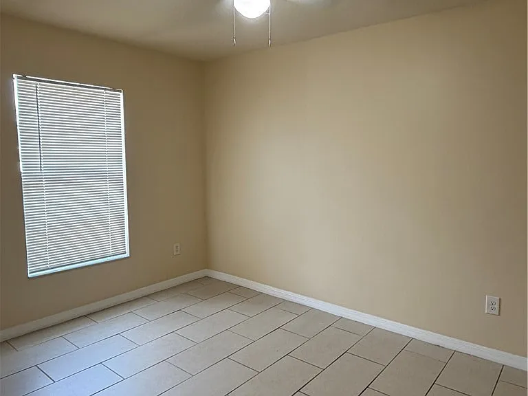 1622 SW 33rd St — Photo 5