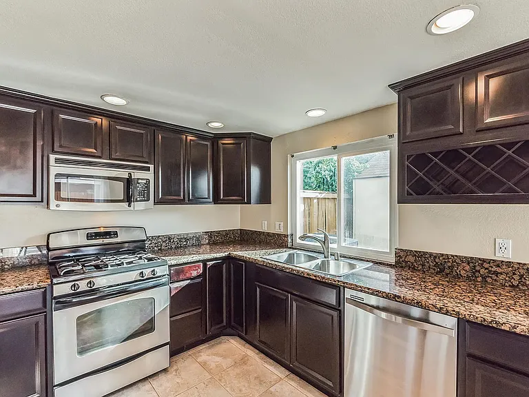 2441 Heatherwood Ct — Photo 10