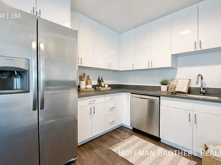 919 N Alfred St #15 — Photo 2