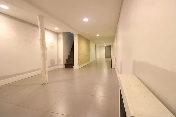 Rented by Compass | media 31