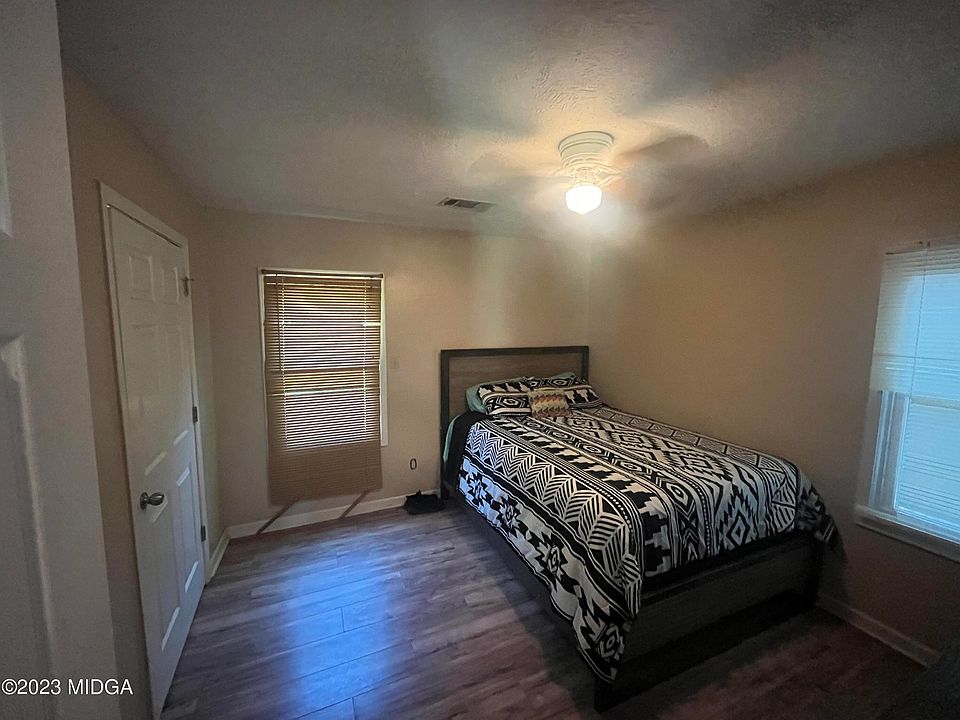2nd image of 2809 Walmar Dr