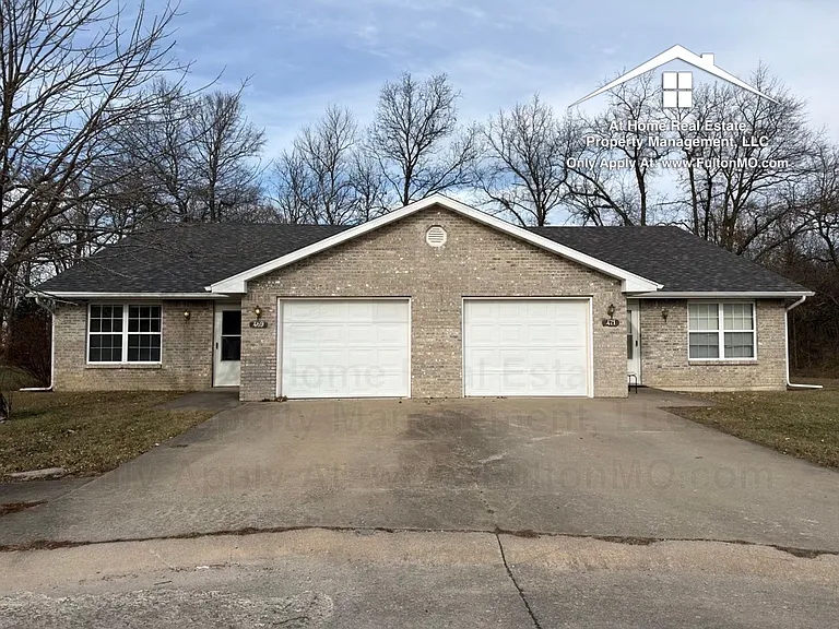 469471 Law Ct — Photo 1