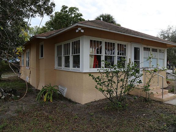 2nd image of 1007 Palmetto Ave