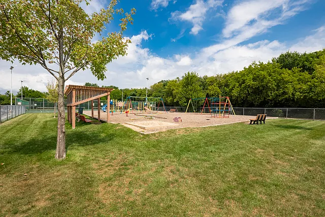 9462 Bay Colony Dr — Photo 11