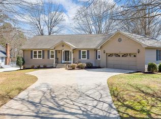 105 Walker Rd, Campobello, SC 29322