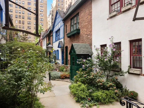 262 West 95th Street image 1 of 5