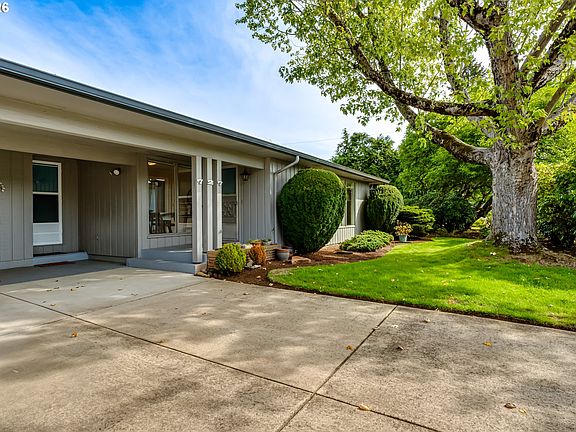 3rd image of 727 Elm Dr