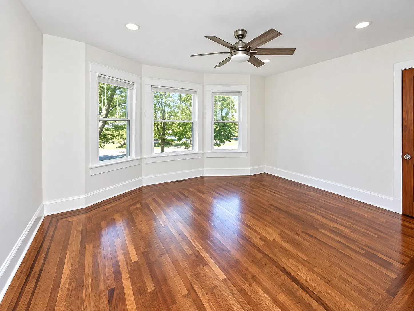 3 bed, 1.5 bath, 1709 sqft, $1,800 — Photo 2