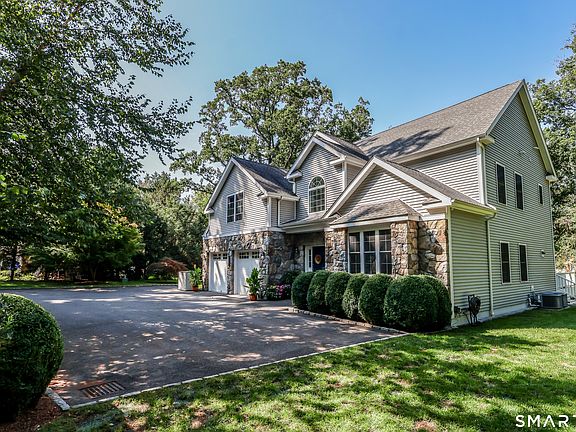 3rd image of 105 Perry Avenue