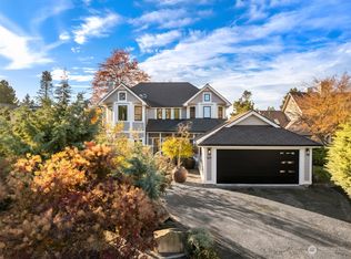 889 Cherry Ave NE, Bainbridge Island, WA