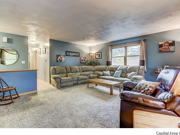 3rd image of 613 Flaggland Dr