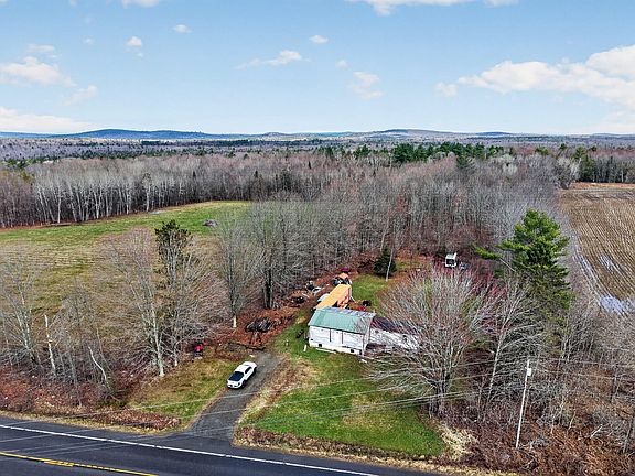 3rd image of 401 Canaan Road