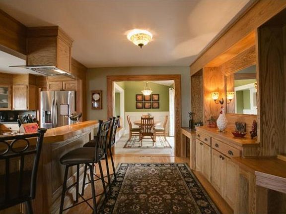 3rd image of 1308 Oakwood Ln