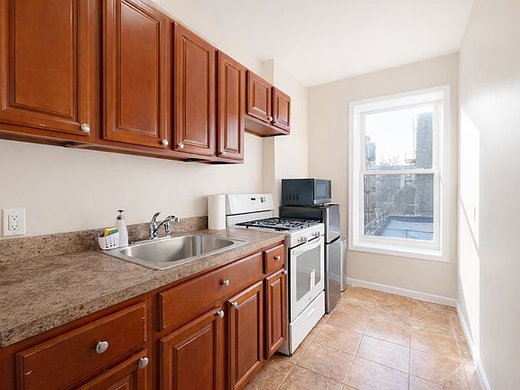 3rd image of 646 Rogers Ave Floor 2