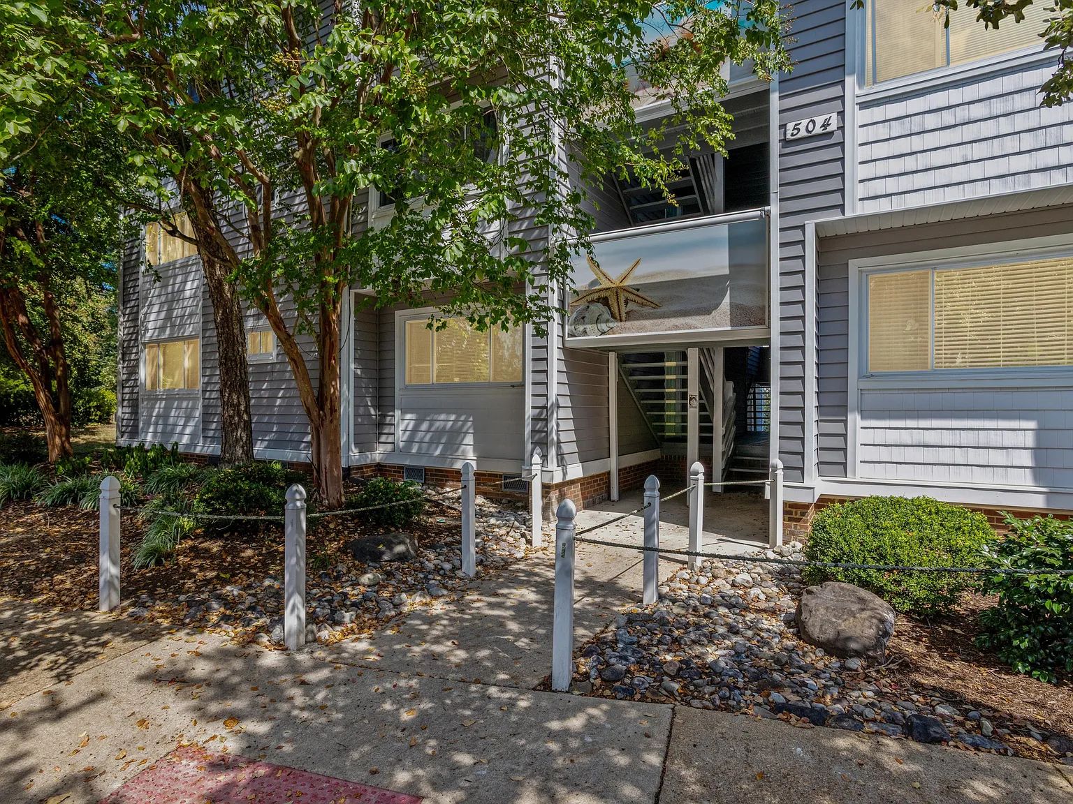2 bed, 945 sqft, $2,200 — Photo 2