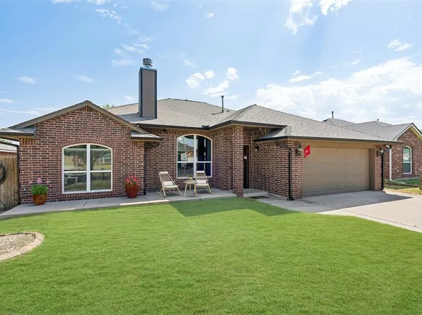 11520 SW 11th St, Yukon, OK 73099